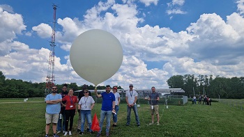 Premier radiosondage multi-attelage réalisé le 14 Mai 2025 à 14h00 LT au SIRTA dans le cadre de la campagne de mesures TRACIS. D. R.