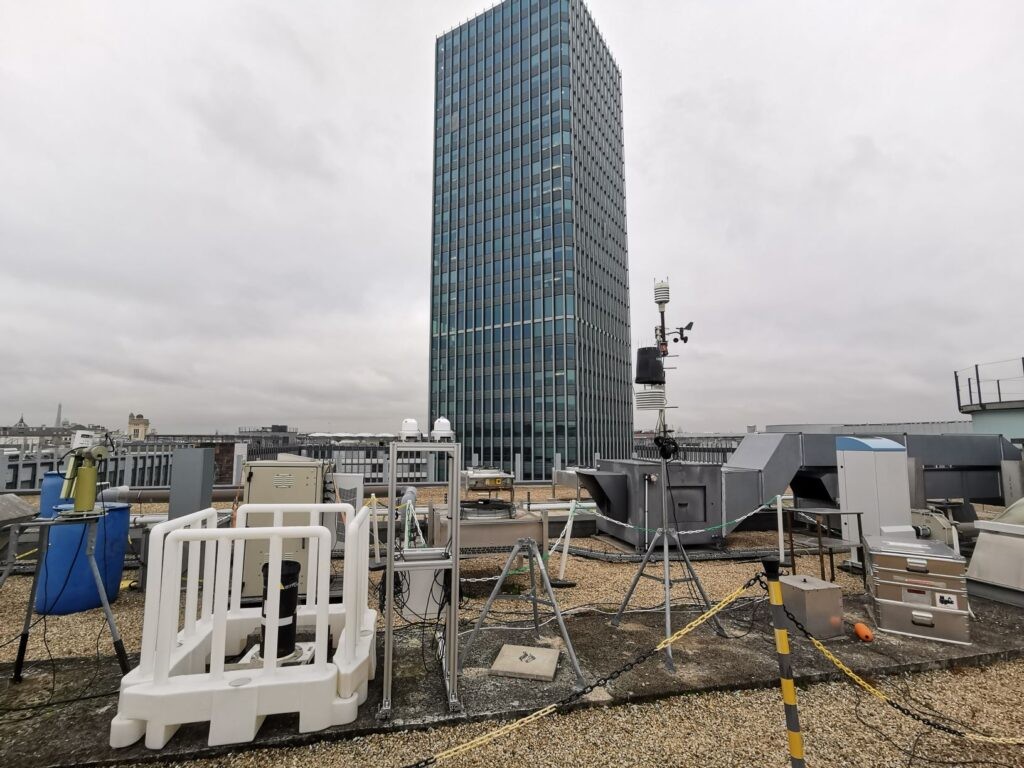 La plateforme QUALAIR sur les toits de Jussieu. D. R.