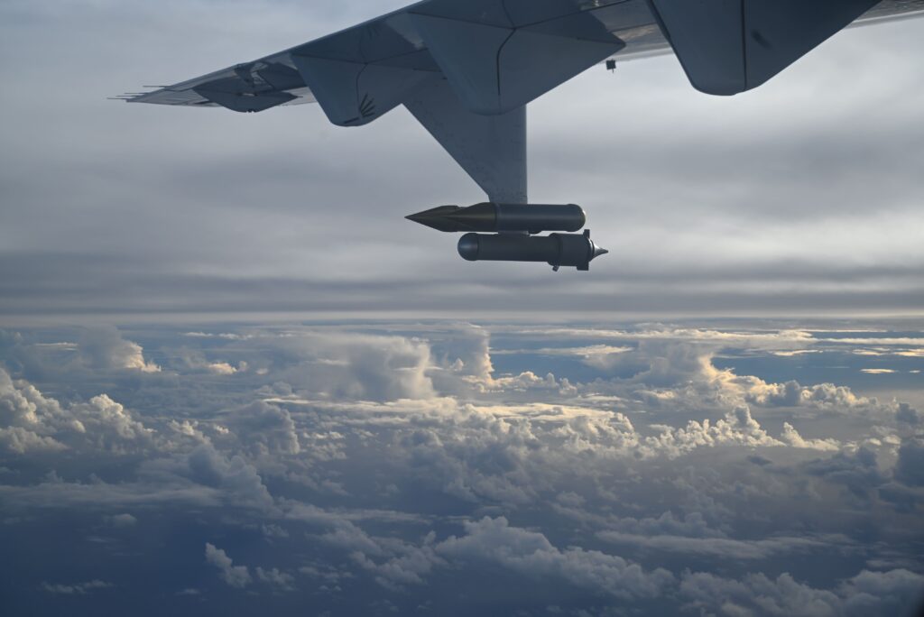 Figure 5 : Sondes microphysiques sur fond nuageux. Crédit photo : V.Douet.