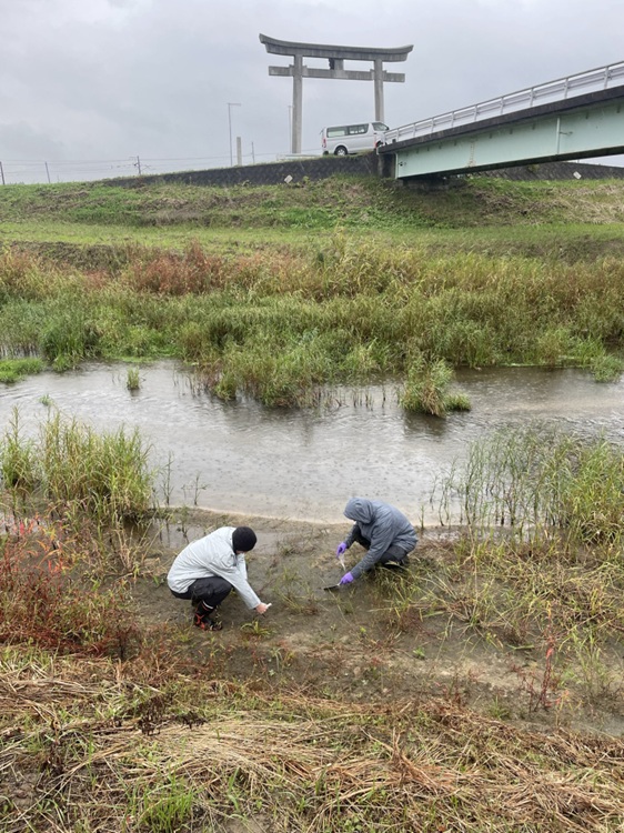 Suivi des niveaux de contamination radioactive dans les rivières de Fukushima. © Olivier Evrard