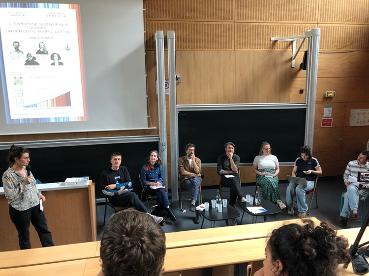 Noélie, Hugo and Thomas introducing the panellists: Christel Cournil, Jean-Baptiste Fressoz, Jean-Baptiste Sallée, Éléonore Clerc and Marcelle. © Elsa Abs Noélie, Hugo et Thomas présentent les intervenants : Christel Cournil, Jean-Baptiste Fressoz, Jean-Baptiste Sallée, Éléonore Clerc et Marcelle. © Elsa Abs