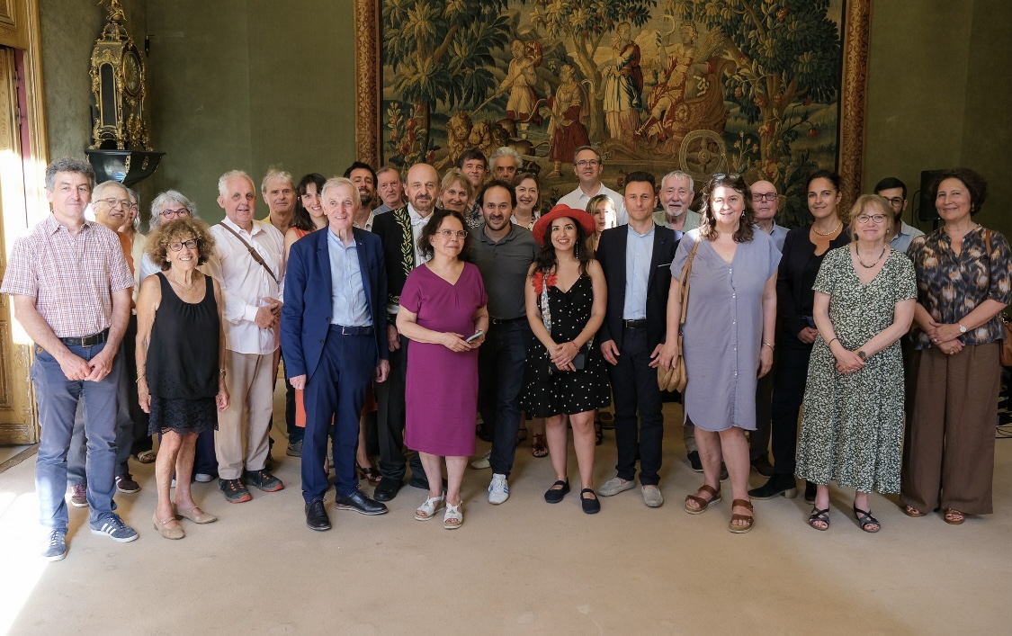 Remise des insignes d'Officier de l'Ordre National du Mérite à Hervé Le Treut (Académie des sciences, mai 2026). D. R.