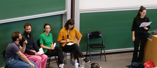 Les Jeunes Engagé·es de l’IPSL mettant en scène des personnages venus du futur de 2050, lors de la pièce jouée pour la journée du C2S “Split paths: making choices for our future”. © D. Peyronel et L. Chakri, ICOM-IPSL The Jeunes Engagé·es of IPSL playing fictional characters from different 2050 futures, during the show entitled “Split paths: making choices for our future” staged for the C2S annual day. © D. Peyronel et L. Chakri, ICOM-IPSL